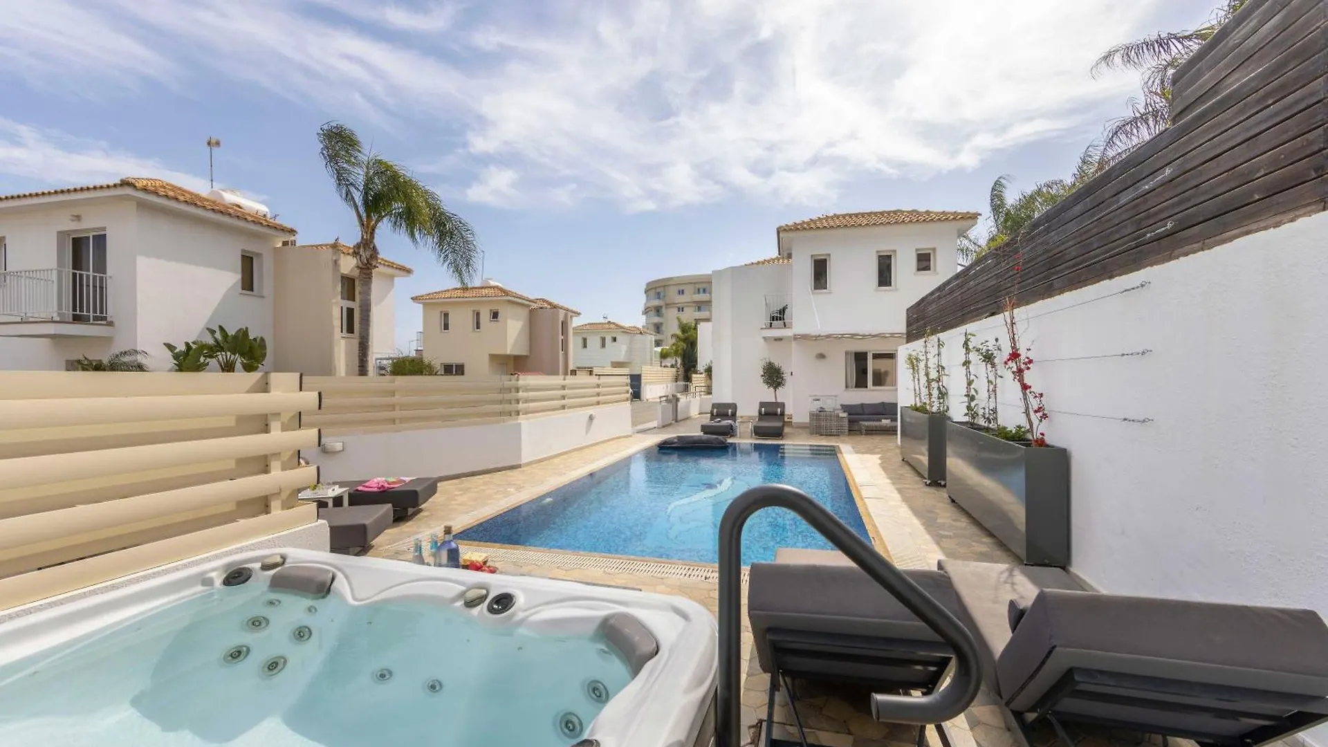 Villa Protaras View 6 Central Protaras -Fig Tree Bay-Jacuzzi-Hot Tub