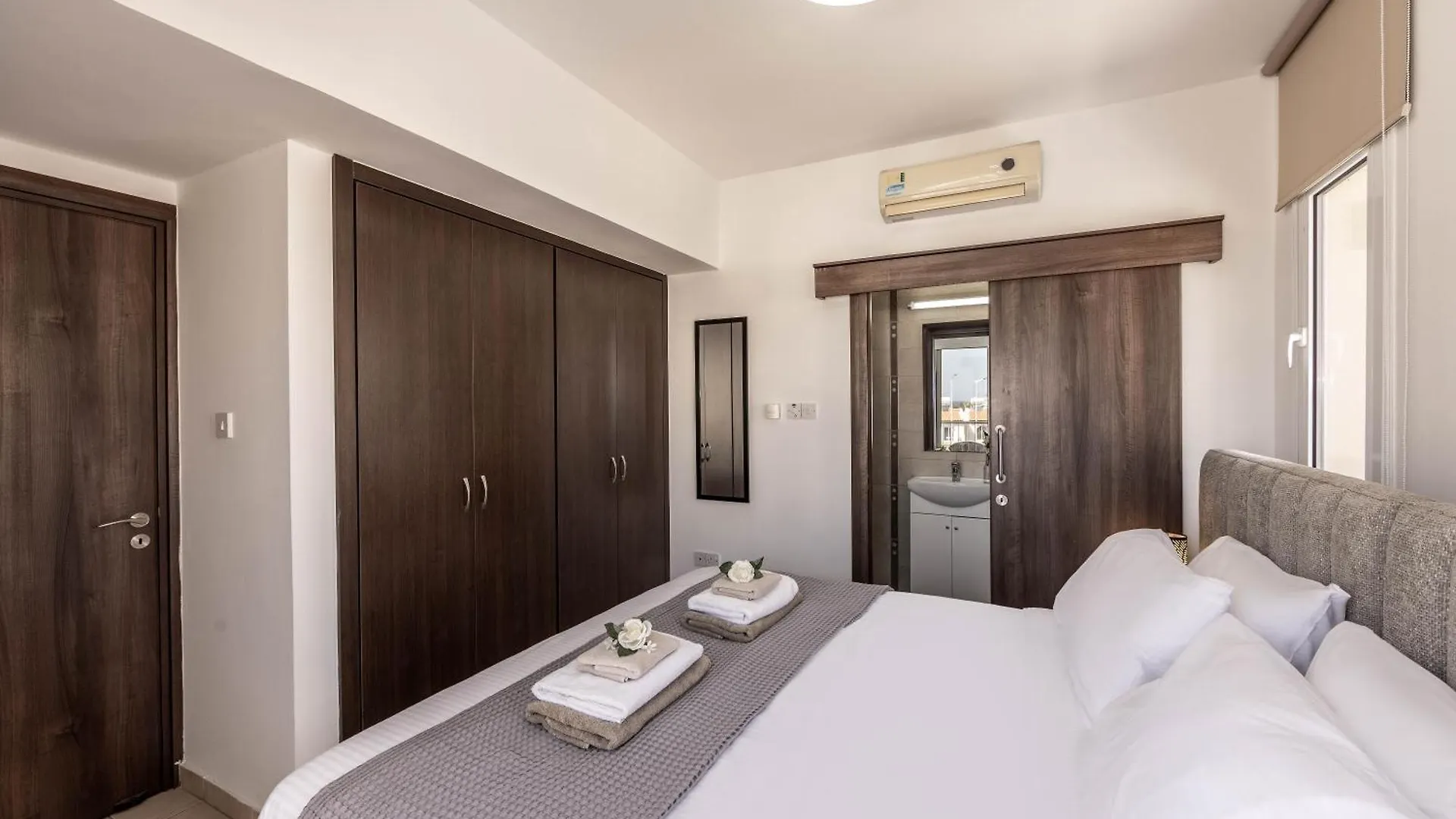 Villa Protaras View 6 Central Protaras -Fig Tree Bay-Jacuzzi-Hot Tub قبرص
