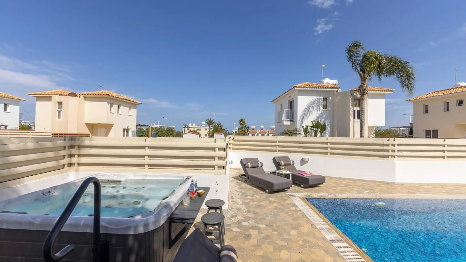 Villa Protaras View 6 Central Protaras -Fig Tree Bay-Jacuzzi-Hot Tub قبرص