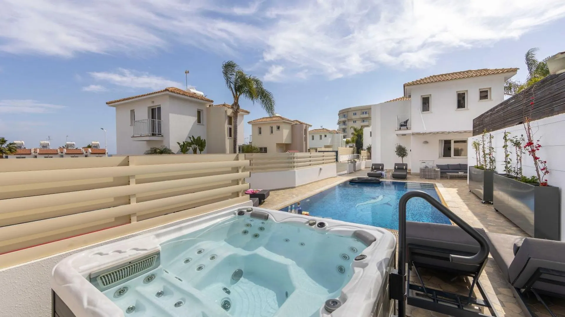 Villa Protaras View 6 Central Protaras -Fig Tree Bay-Jacuzzi-Hot Tub قبرص